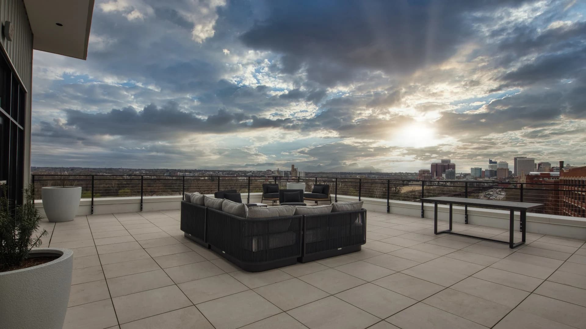 shiplock_views_sky_lounge_reddoor_25